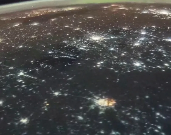 Як виглядає обстріл Києва Росією ракетами з висоти 250 миль над Землею 4 Як виглядає обстріл Києва Росією ракетами з висоти 250 миль над Землею 3