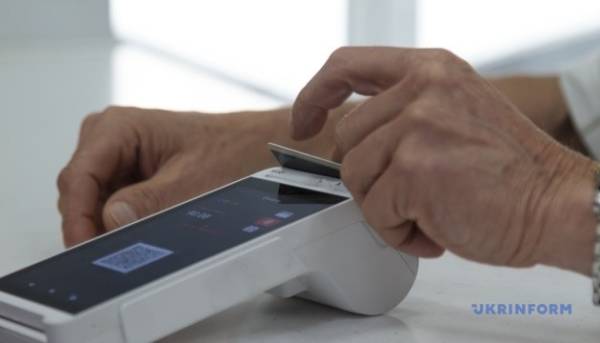 Україна фіксує ріст безготівкових розрахунків картками – НБУ 2