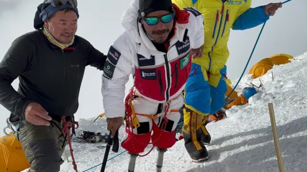 Неймовірна подорож подвійного ампутанта до сходження на найвищі вершини кожного континенту 24 Неймовірна подорож подвійного ампутанта до сходження на найвищі вершини кожного континенту 22