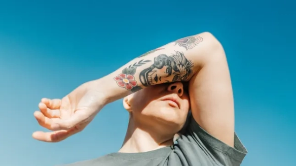 «Я ненавиджу свої татуювання і відчуваю, що зруйнувала своє життя»: Психолог ділиться порадами щодо жалю через татуювання 11