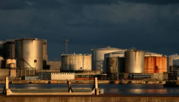 Нафтовидобуток скорочено в Саудівській Аравії, Іраку, ОАЕ та Кувейті. 2