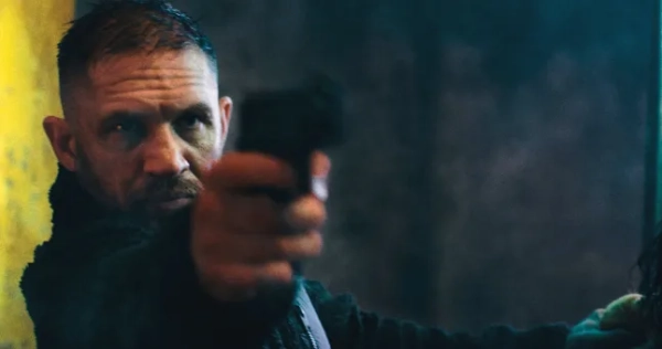 На цьому зображенні, опублікованому Netflix, зображено Тома Гарді у сцені з фільму 