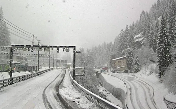 Зйомка з веб-камери станції Гоппенштайн сьогодні вранці (фото: BLS)
