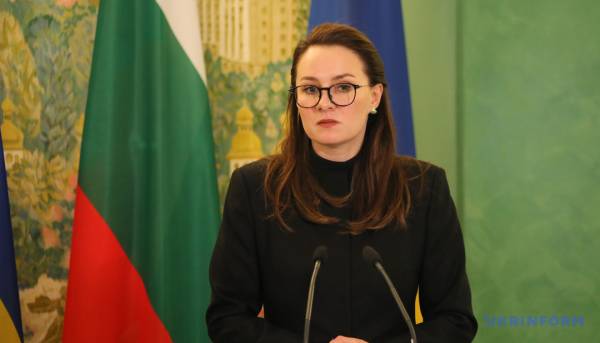 Україна й Болгарія обговорили спільні ініціативи для розбудови альтернативних енергетичних маршрутів Європи. 6