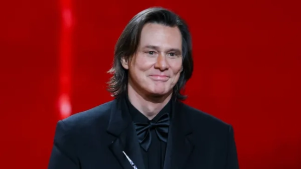 ПАРИЖ, ФРАНЦІЯ – 26 ЛЮТОГО: Джим Керрі отримує почесну премію «Сезар» під час 51-ї церемонії вручення кінопремії «Сезар» у кінотеатрі «L'Olympia» 26 лютого 2026 року в Парижі, Франція. (Фото Стефана Кардинале – Corbis/Corbis via Getty Images)