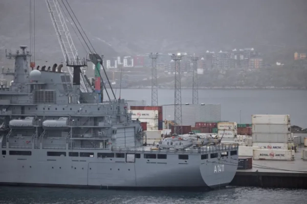 Корабель поповнення запасів ВМС Німеччини FGS Berlin (A1411) відвідав Нуук, Гренландія