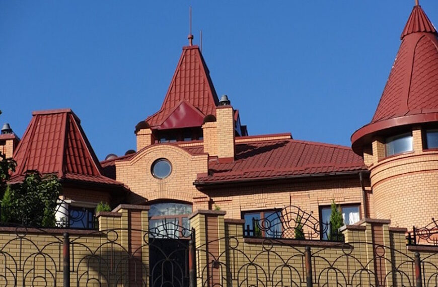 Квартири та будинок Медведчука в Києві виставлені на аукціон