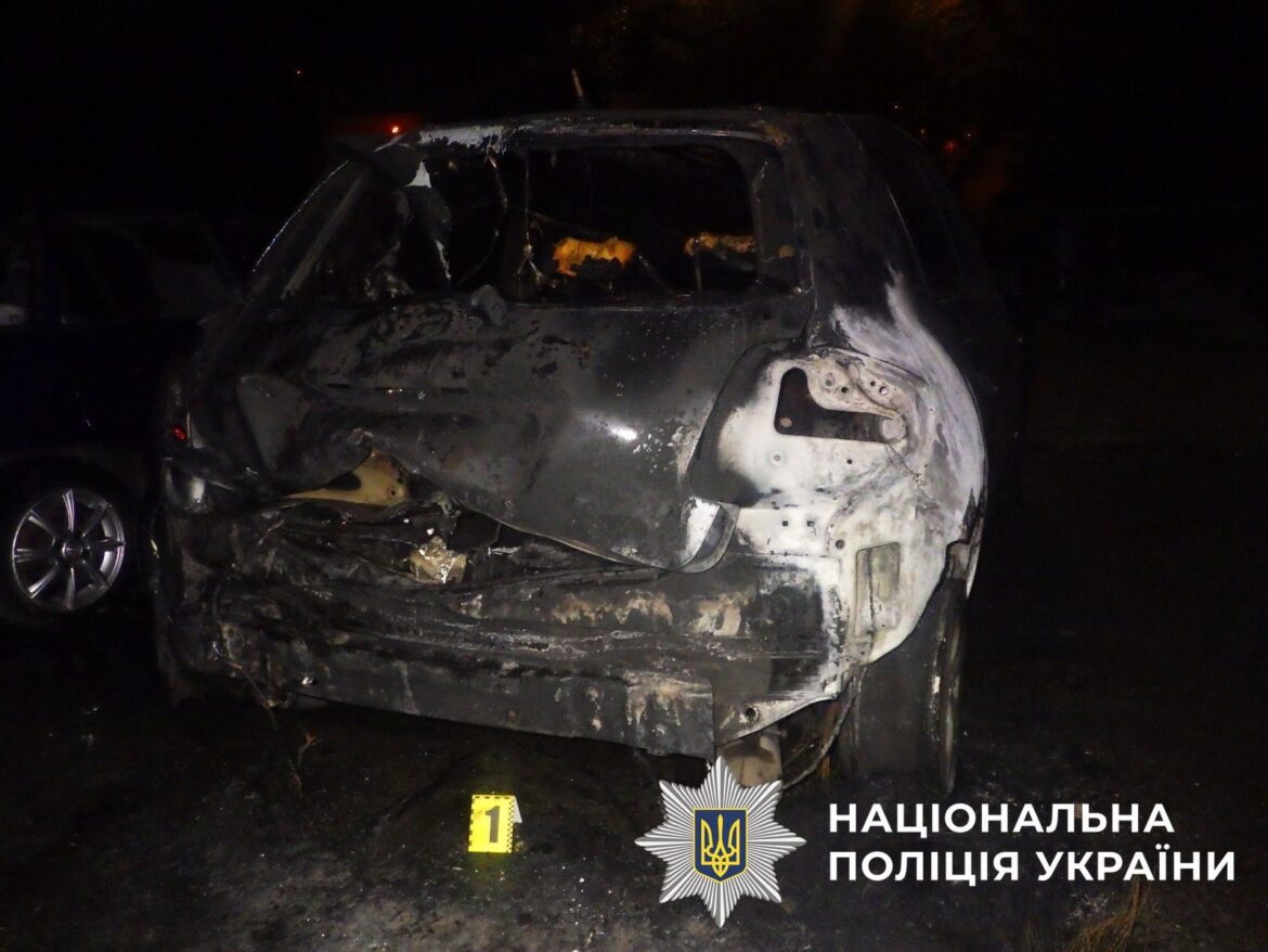 Поліцейські затримали 33-річного киянина, який спалив чужий автомобіль у Дніпровському районі столиці.