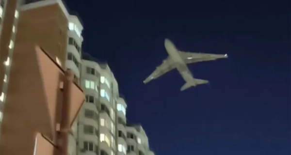 Драматичний проліт: гігантський літак Ан-124 