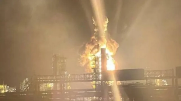 Один з найбільших російських нафтопереробних заводів – Кіриші, що в Ленінградській області – загорівся після українського удару.
