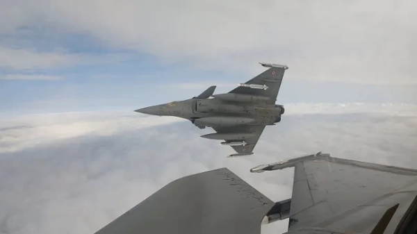 Винищувач Dassault Rafale B французьких ВПС, сконфігурований для використання зброї класу 