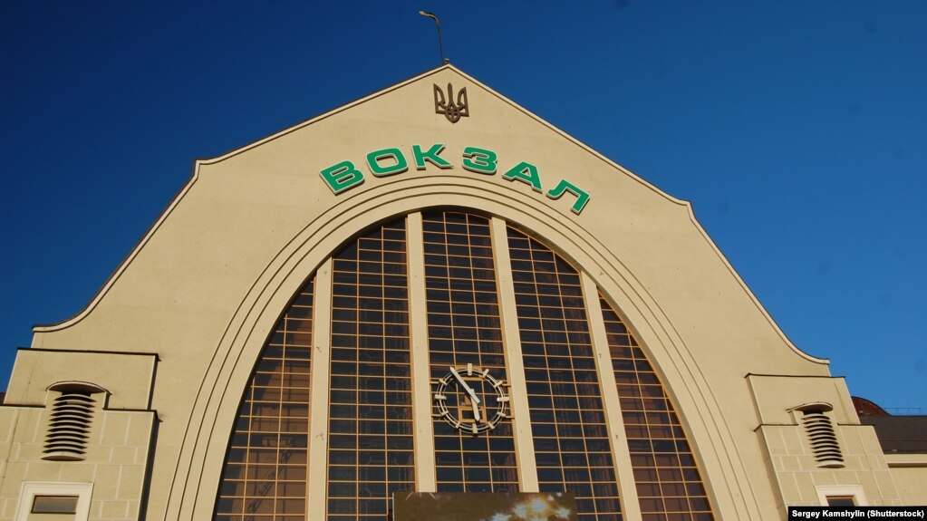 На головному вокзалі Києва почали роботу нові ліфти.