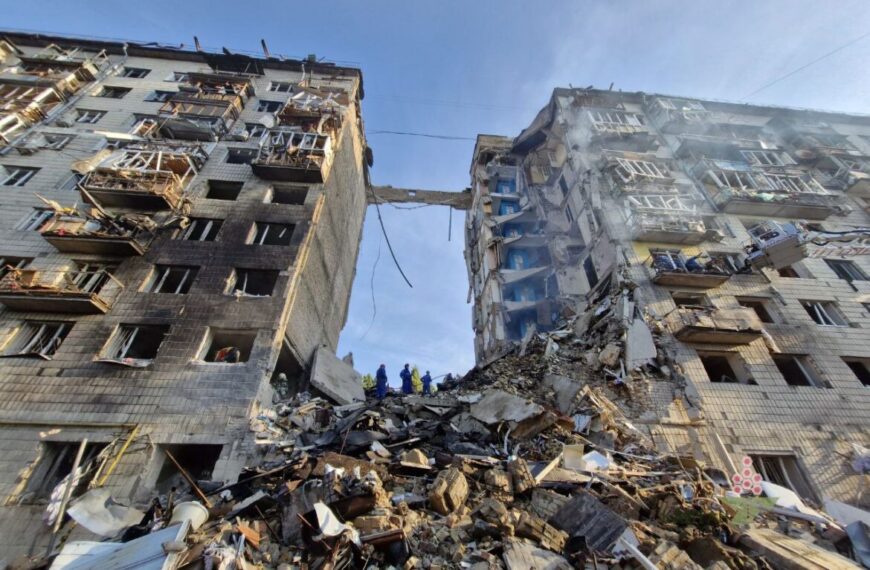 Столиця змінює свій підхід до допомоги жертвам повітряних атак.