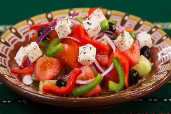 A Mediterranean-style diet of vegetables, whole grains and extra virgin olive oil may help reduce the genetic risk of dementia and even Alzheimer's disease, according to a new study. Photo by pastel100/Pixabay https://pixabay.com/images/id-3337621/