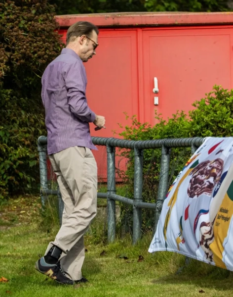 17.09.2025 // EXKLUSIV: Hier isst der gerade aus der JVA entlassene Straft??ter Christian Br??ckner bei McDonalds in Buchholz in der Nordheide // Foto: Markus Hibbeler Christian Brueckner