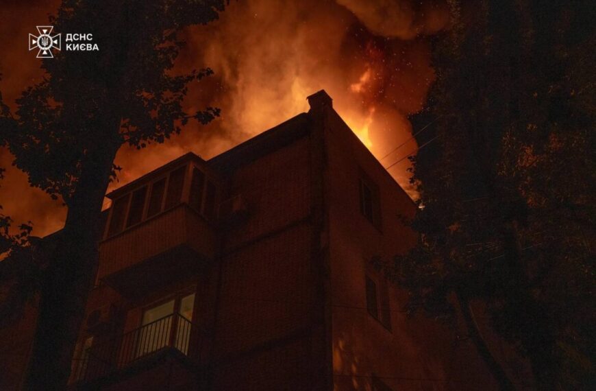 Вночі у Шевченківському районі вирувала масштабна пожежа