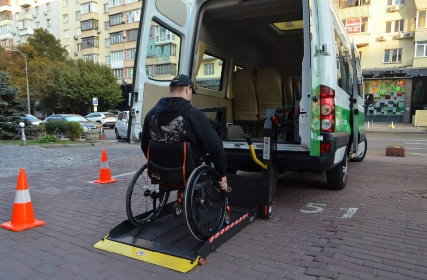 Для пацієнтів військового шпиталю було організовано безкоштовне транспортування