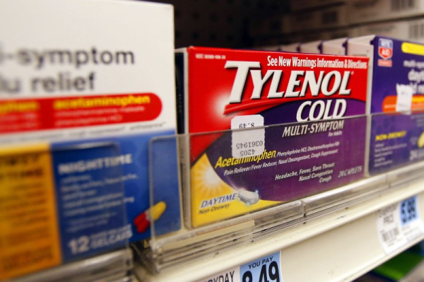 Компанія Kenvue, виробник препарату Tylenol, закликає американські органи охорони здоров'я не додавати до нього та інших знеболювальних засобів, що містять ацетамінофен, попередження про аутизм. Фото з архіву: Джон Анджелло/UPI Kenvue, the maker of Tylenol, is urging U.S. health regulators not to add an autism warning label to it and other pain-relievers containing acetaminophen. File Photo by John Angelillo/UPI