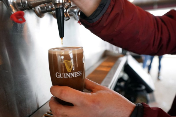 Навіть незначне збільшення споживання алкоголю пов'язане з підвищенням кров'яного тиску, пишуть дослідники в журналі Американського коледжу кардіології. Фото з архіву Білла Грінблатта/UPI Even slight increases in alcohol consumption are associated with higher blood pressure, researchers wrote in the Journal of the American College of Cardiology. File Photo by Bill Greenblatt/UPI