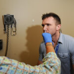 Аналіз показує, що назальний спрей з адреналіном такий…