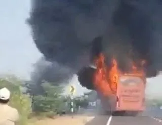 19 людей загинули внаслідок пожежі автобуса на шосе Джайсалмер-Джодхпур