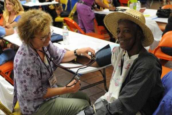 Нове дослідження показує, що пропонування пацієнтам з високим кров'яним тиском квитків на грошову лотерею, щоб змусити їх приймати ліки, не покращило їхнє здоров'я. Фото з архіву: Джим Руймен/UPI Offering high blood pressure patients tickets to a cash lottery to get them to take their medicines failed to improve their health, a new study says. File Photo by Jim Ruymen/UPI