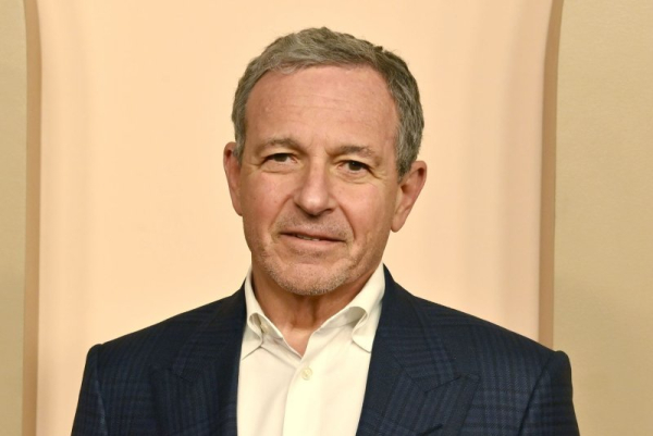Генеральний директор Walt Disney Боб Айгер прогнозує, що його компанія втрачатиме 4,3 мільйона доларів на день через суперечку щодо вагонів з YouTube TV, яка почалася на Хелловін, але аналітики кажуть, що вона має закінчитися до суботи. Фото з архіву: Джим Руймен/UPI Walt Disney Chief Executive Officer Bob Iger sees his company losing $4.3 million per day due to a carriage dispute with YouTube TV that started on Halloween, but analysts say should end by Saturday. File Photo by Jim Ruymen/UPI