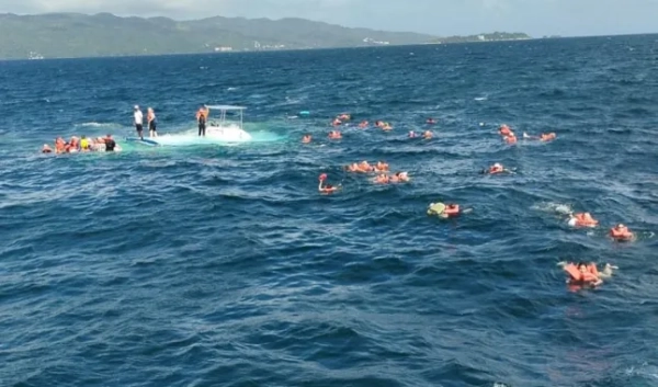 Пасажири круїзного лайнера залишилися плавати в морі