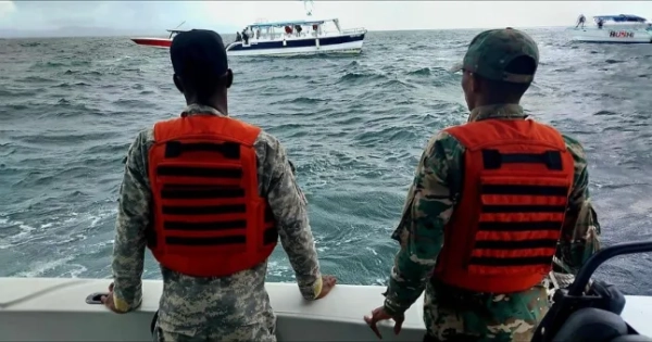 Військово-морські сили Домініканської Республіки оперативно відреагували на морський інцидент, що стався в затоці Самана, за участю судна катамаранного типу під назвою «Boca de Yuma» довжиною 40 футів. Судно, на якому перебували два члени екіпажу домініканців, включаючи капітана, вийшло з ладу всередині корпусу та почало затоплювати. Судно відпливло з пірсу Ембат і перебувало на екскурсії з пасажирами круїзного лайнера «Mein Schiff 1» на борту. До виклику екстреної допомоги ВМС надали комунікаційну підтримку, логістичну підтримку та оперативну допомогу, щоб судна компанії, власника пошкодженого катамарана, могли перевезти людей та доставити їх до порту.