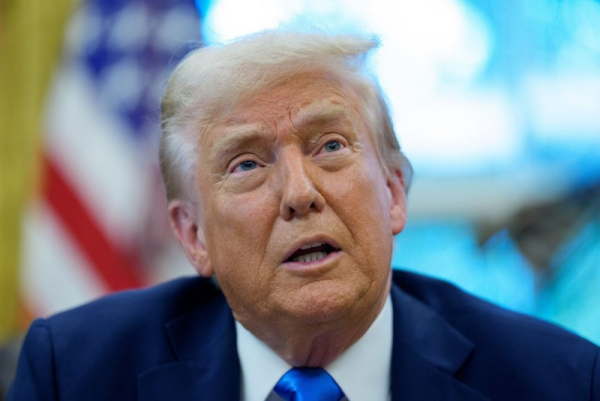 Адміністрація президента Дональда Трампа запропонувала стандарти для заявок на отримання віз, які включають поширені хронічні захворювання, зокрема ожиріння, діабет та різні психічні розлади, як підставу для потенційного відхилення заявки. Фото з архіву: Аарон Шварц/UPI President Donald Trump's administration has proposed standards for visa applications that include common chronic health conditions, including obesity, diabetes and various mental health conditions, as reason for an application to potentially be rejected. File Photo by Aaron Schwartz/UPI