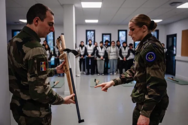 Франція підтверджує добровільний військовий призов через загрозу війни з Росією