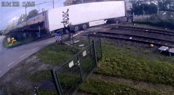 Внаслідок зіткнення постраждали п'ятеро людей (Фото: ProRail)