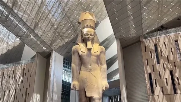 Колос Рамсеса II заввишки 11 метрів (AP)