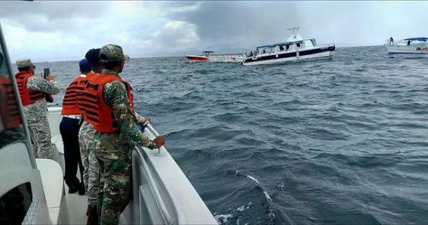 Військово-морські сили Домініканської Республіки оперативно відреагували на морський інцидент, що стався в затоці Самана, за участю судна катамаранного типу під назвою «Boca de Yuma» довжиною 40 футів. Судно, на якому перебували два члени екіпажу домініканців, включаючи капітана, вийшло з ладу всередині корпусу та почало затоплювати. Судно відпливло з пірсу Ембат і перебувало на екскурсії з пасажирами круїзного лайнера «Mein Schiff 1» на борту. До виклику екстреної допомоги ВМС надали комунікаційну підтримку, логістичну підтримку та оперативну допомогу, щоб судна компанії, власника пошкодженого катамарана, могли перевезти людей та доставити їх до порту.