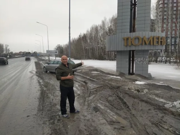 На фото Грем Філліпс – взято з його сторінки у Facebook https://www.facebook.com/GrahamWPUK/photos Британський прокремлівський поплічник, звинувачений у воєнних злочинах в Україні, є колишнім секс-блогером, який навіть з'являвся на BBC, щоб похвалитися своєю любов'ю до послуг повій. 38-річний Грем Філліпс, уродженець Ноттінгема, тепер стикається з загрозою судового переслідування або позбавлення британського паспорта за проведення загрозливого інтерв'ю з полоненим бойовиком Ейденом Асліном.