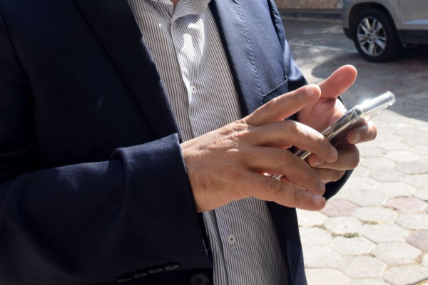 Все більше американців звертаються до терапії за допомогою текстових повідомлень, і нові дослідження показують, що вона може бути такою ж ефективною, як і традиційні відеосеанси. Фото з архіву: Деббі Гілл/UPI A growing number of Americans are turning to therapy by text message, and new research suggests it can be just as effective as traditional video sessions. File Photo by Debbie Hill/UPI