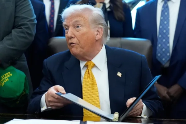 Президент Дональд Трамп виступає в Овальному кабінеті Білого дому в середу, 14 січня 2026 року, у Вашингтоні. (Фото AP/Алекс Брендон)