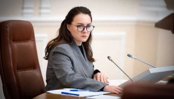 Наступного року базова зарплата медиків зросте до ₴35 тисяч - Свириденко