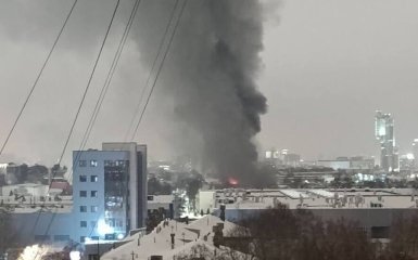 Московський завод “Салют”, що виробляє озброєння, охоплений вогнем – відеоматеріал