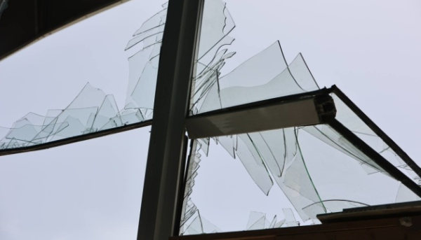 У Голосіївському районі Києва – руйнування через удар російських безпілотників.