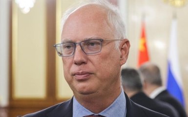 “Витягніть 13 вояків”. Кремль кепкує з розбрату США та Євросоюзу