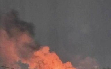 У Єльці палає оборонний завод “Енергія” через атаку дронів — кадри