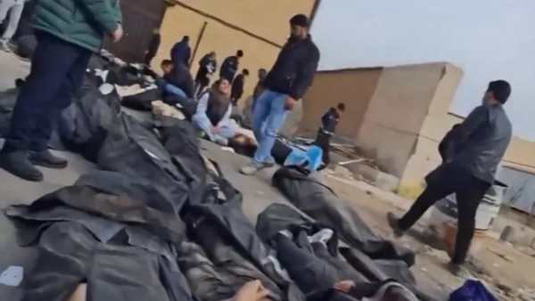 ПРИМІТКА РЕДАКТОРІВ: Грубий контент / Це відео, зроблене 14 січня 2026 року з користувацьких зображень, опублікованих у соціальних мережах 13 січня 2026 року, показує десятки тіл, що лежать на землі в Судово-діагностичному та лабораторному центрі провінції Тегеран у Кахрізаку, поки скорботні родичі шукають своїх близьких. Інші відео, що показують ті ж сцени, вперше з'явилися в Інтернеті 10 січня 2026 року. Внаслідок жорстокого придушення хвилі протестів в Ірані загинуло щонайменше 648 людей, повідомила правозахисна група 12 січня 2026 року, оскільки іранська влада намагалася відновити контроль над вулицями за допомогою масових загальнонаціональних мітингів. (Фото UGC / AFP через Getty Images) / Ізраїль ВИЙШОВ / ОБМЕЖЕНО ДЛЯ РЕДАКЦІЙНОГО ВИКОРИСТАННЯ - ОБОВ'ЯЗКОВЕ АВТОРСТВО AFP - ДЖЕРЕЛО: АНОНІМНО - БЕЗ МАРКЕТИНГУ - БЕЗ РЕКЛАМНИХ КАМПАНІЙ - РОЗПОВСЮДЖУЄТЬСЯ ЯК ПОСЛУГА КЛІЄНТАМ - БЕЗ ПЕРЕПРОДАЖУ - БЕЗ АРХІВУ - БЕЗ ДОСТУПУ ДО ІЗРАЇЛЬСЬКИХ ЗМІ/ПЕРСЬКОМОВНИХ ТЕЛЕСТАНЦІЙ ЗА ПЕРСЬКОЮ МОВОЮ ЗА ПОЗА МЕЖАМИ ІРАНУ / СУВОРО ЗАБОРОНЕНО ДОСТУП ДО BBC PERSIAN/ VOA PERSIAN/ MANOTO-1 TV/ IRAN INTERNATIONAL/RADIO FARDA - AFP НЕ НЕСЕ ВІДПОВІДАЛЬНОСТІ ЗА БУДЬ-ЯКІ ЦИФРОВІ ЗМІНИ ДО РЕДАКЦІЙНОГО ВМІСТУ ЗОБРАЖЕННЯ /