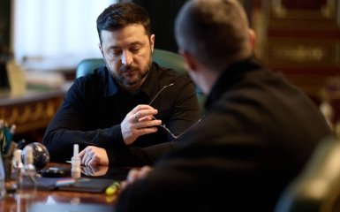 Трамп примусив Зеленського обирати в найтяжчий момент війни.