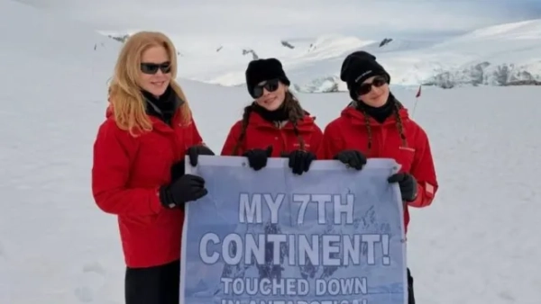 Ніколь Кідман бере з собою дочок-двійників у подорож на тлі чуток про те, що Кіт Урбан «рухався далі» 37