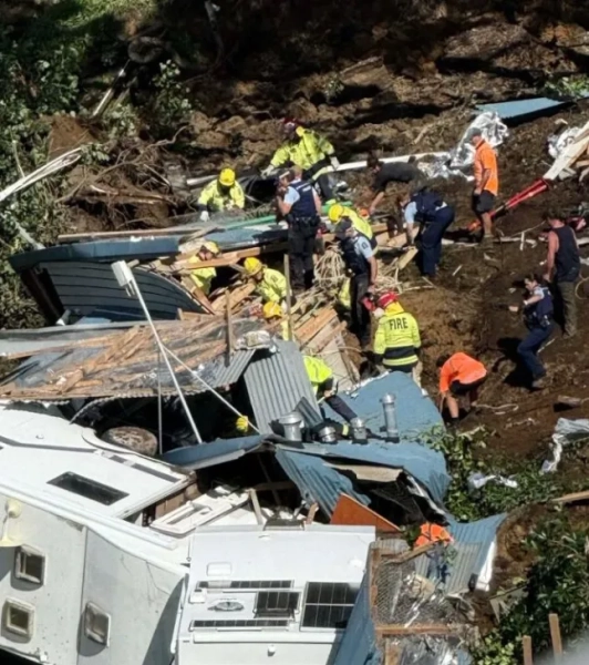 Чули дитячі крики про допомогу після того, як гігантський зсув поховав кемпінг 16