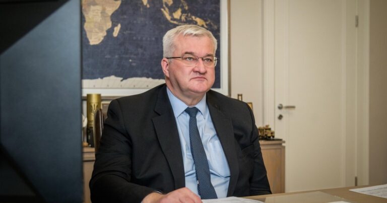 Орбан застерігає про столітню заборону для України в ЄС — Сибіга різко відповів 15