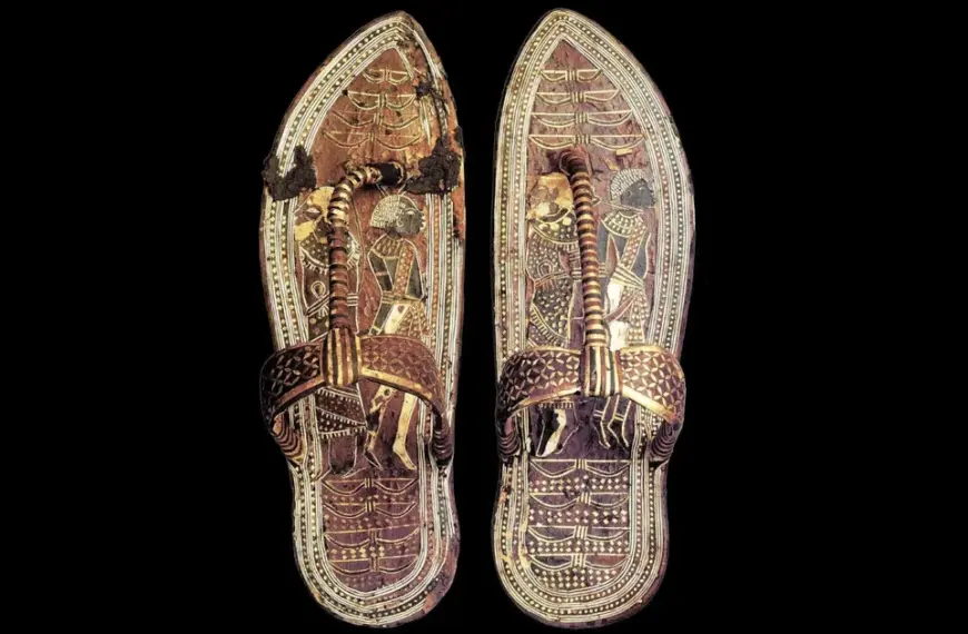 Фараонові сандалі Тутанхамона, віком 3300 років, знайдені: ними цар&hellip;