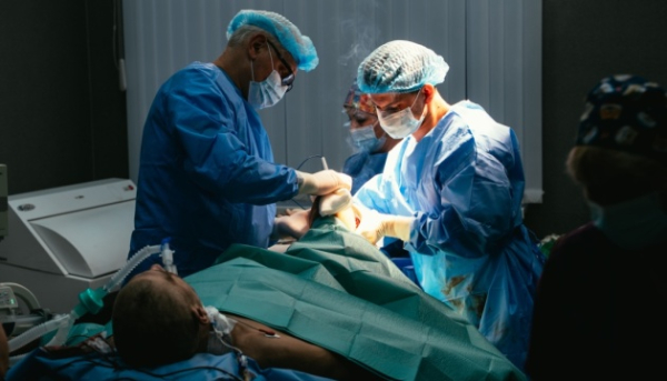 У Харкові прооперували бійця, котрий провів 42 дні з джгутом.