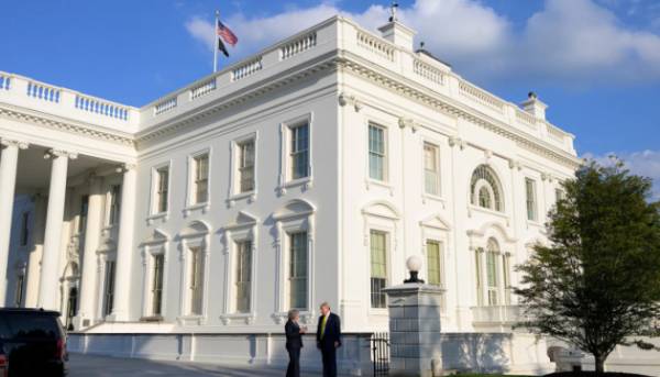 Америка дозволила перепродаж венесуельської нафти на Кубу.